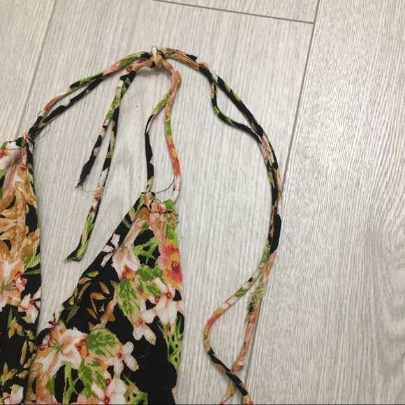 Forever21 floral romper - Picture 2 of 3